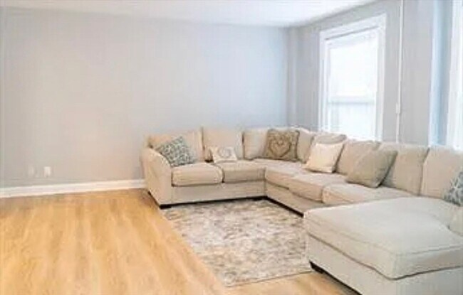 Building Photo - 140 Chestnut St