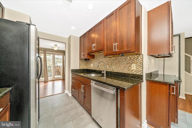 Building Photo - 106 Lamont Ln