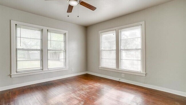 Building Photo - 410 McCarty St