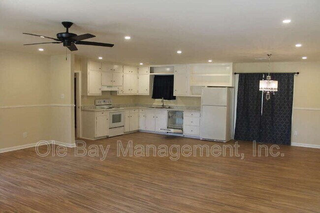 Building Photo - 1002 Centerwood Dr