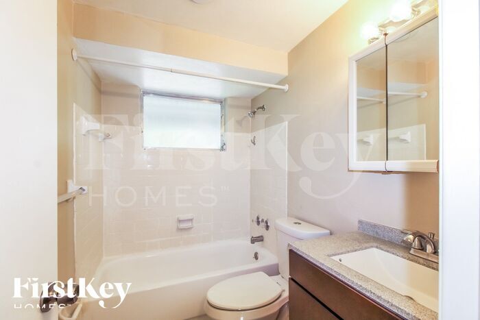 Building Photo - 4125 Woodsville Dr