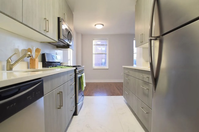 Building Photo - 1540 Pelham Pkwy S