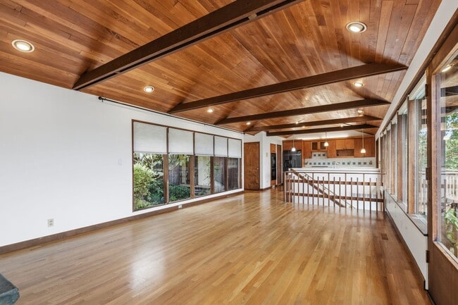 Building Photo - 4Bd/2.75Ba Seattle House