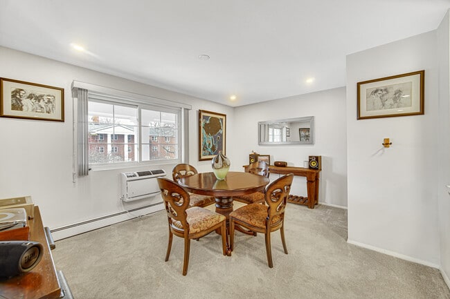 Building Photo - 101 N Lincoln Ln