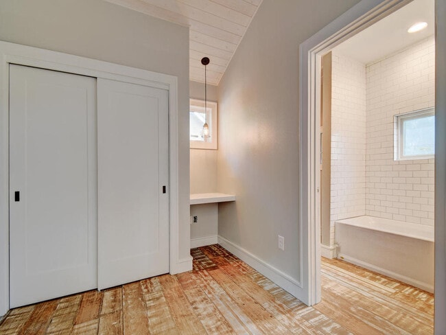 Building Photo - UT PRE-LEASE: Luxury 4 bedroom home in Wes...