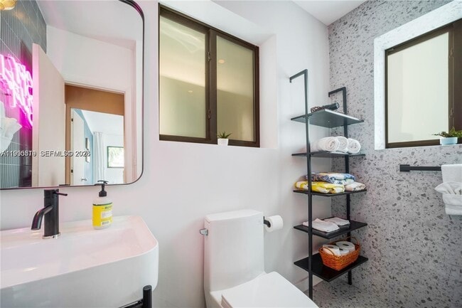 Building Photo - 13654 NE 20th Pl