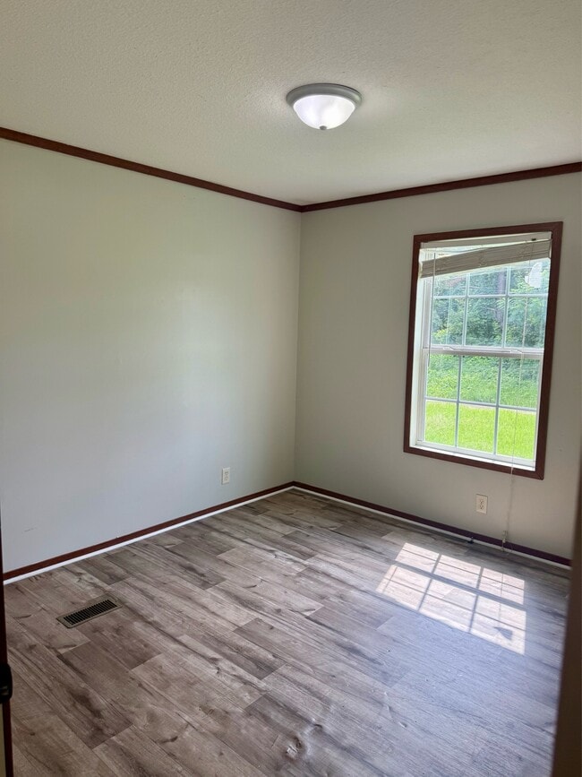 Building Photo - 540 Pitts Loop