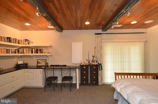 Building Photo - 43291 Mitcham Square