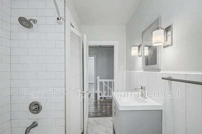 Building Photo - 815 E 32nd St