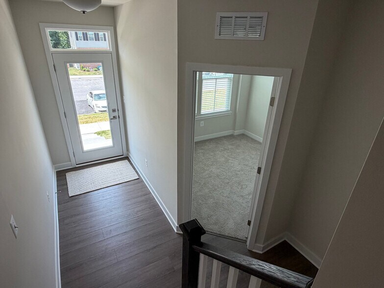 Building Photo - 145 Spring Gate Ln