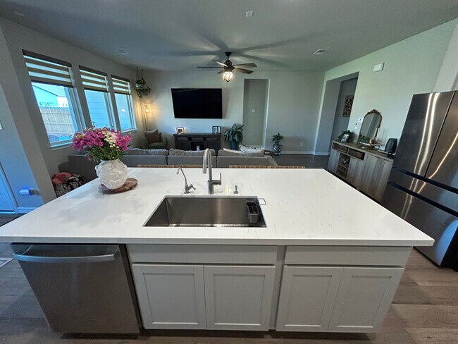 Building Photo - 2972 Golden Dust Dr