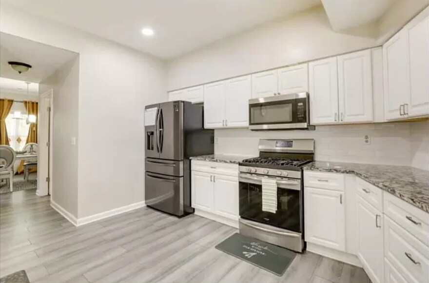 Building Photo - Room in Single Family Home on Woodstone Dr