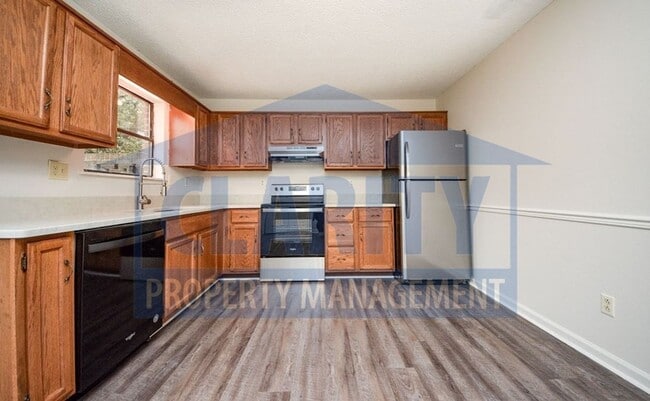 Building Photo - Excellent CLEVELAND NW location!
