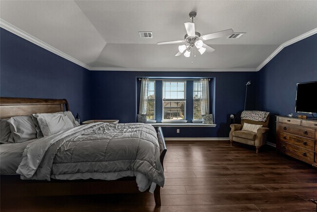 Building Photo - 512 Forest Village Cir