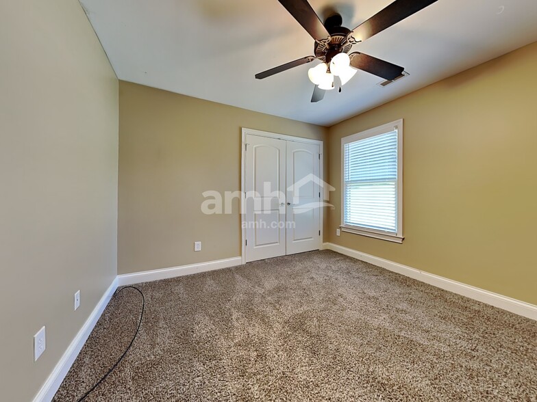 Building Photo - 7807 Chipmunk Ln