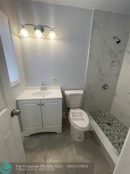 Building Photo - 780 NE 46th Ct