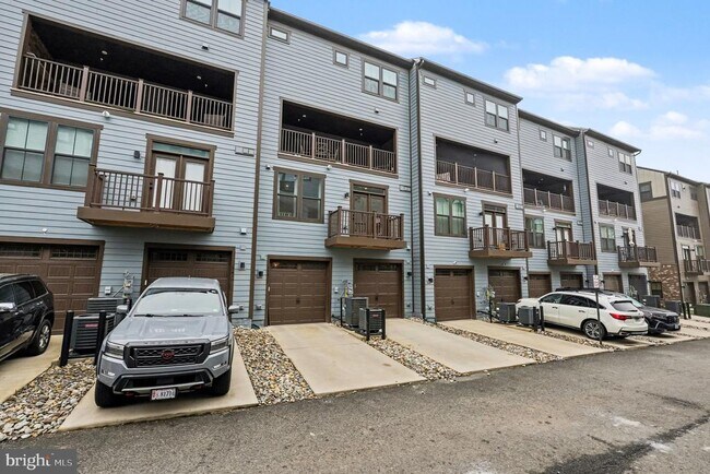 Building Photo - 17414 Southern Shrs Dr