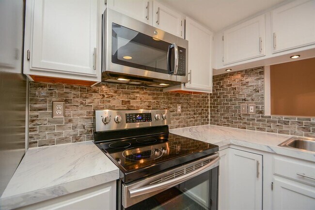 Building Photo - 14911 Wunderlich Dr