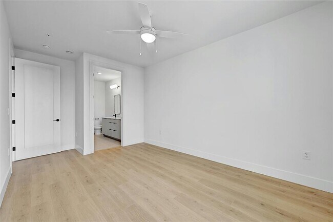 Building Photo - 1701 Simond Ave Ave