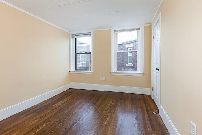 Building Photo - 394 Riverway