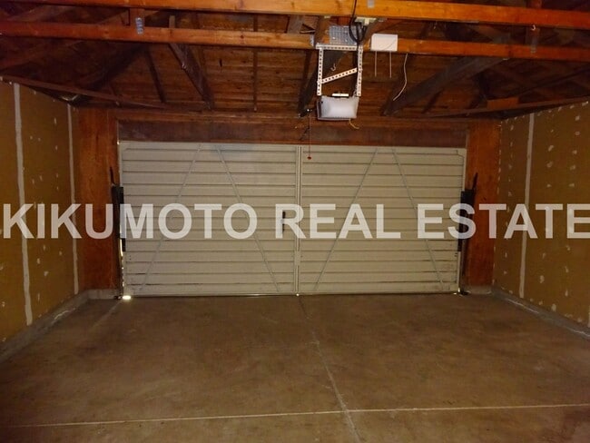 Building Photo - 3 Bedroom, 2 Bath, 2 Car garage in the Poc...
