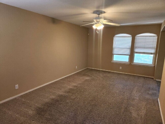 Building Photo - Spacious 4 Bedroom Home in Prime Medical Center Location