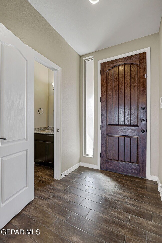 Building Photo - 2436 Eastern Sky St