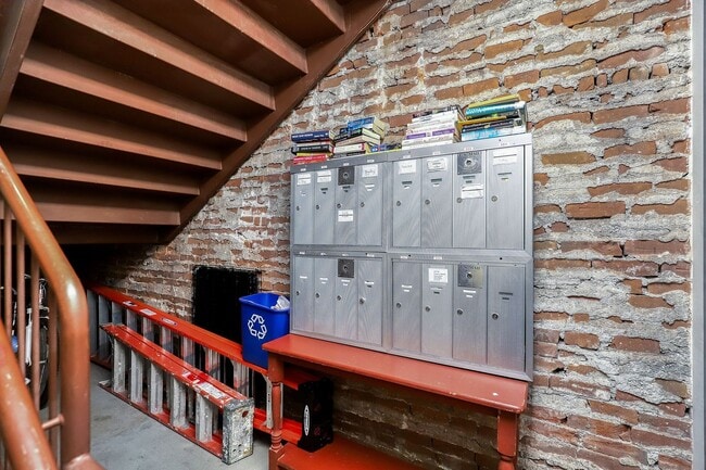 Building Photo - PENDING APPLICATION- Cozy Loft in Downtown...