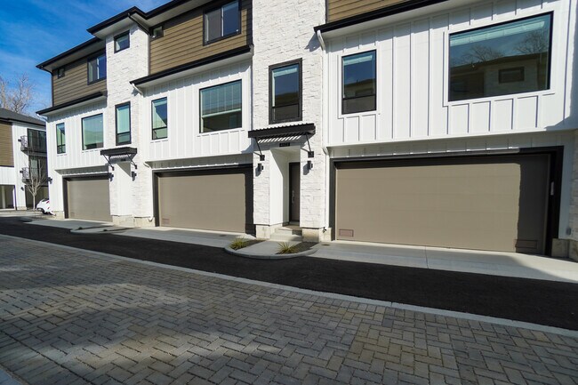 Building Photo - 4622 N Iota Ln