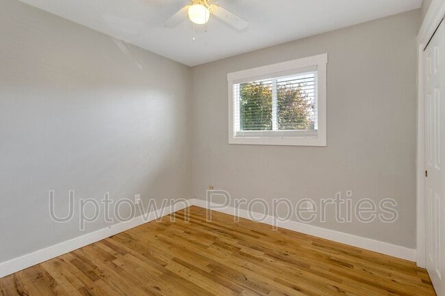 Building Photo - 8045 SW Thorn St