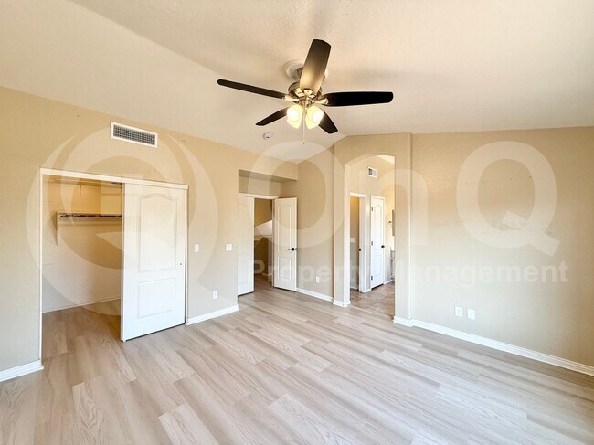 Building Photo - 877 W Shellfish Dr