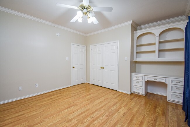 Building Photo - 4813 Holly St