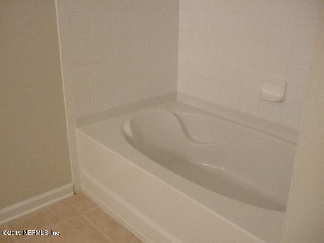 Building Photo - 7002 Roundleaf Dr