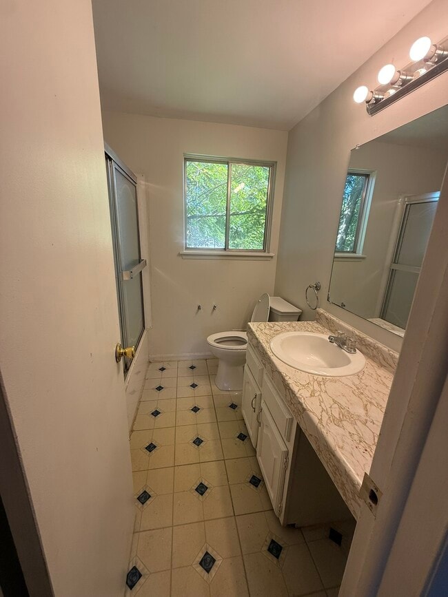 Building Photo - 105 S Christine Cir