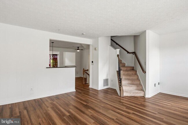 Building Photo - 9805 Redwing Dr