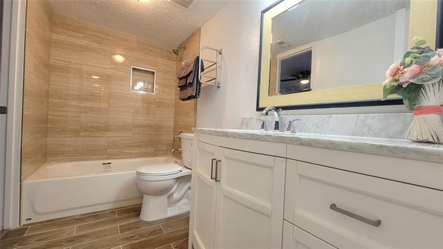 Building Photo - 4615 Country Creek Dr
