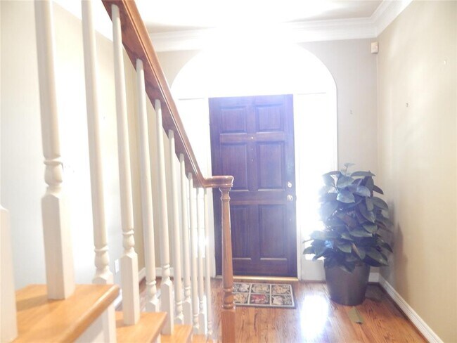 Building Photo - 5583 Beverly Hill St