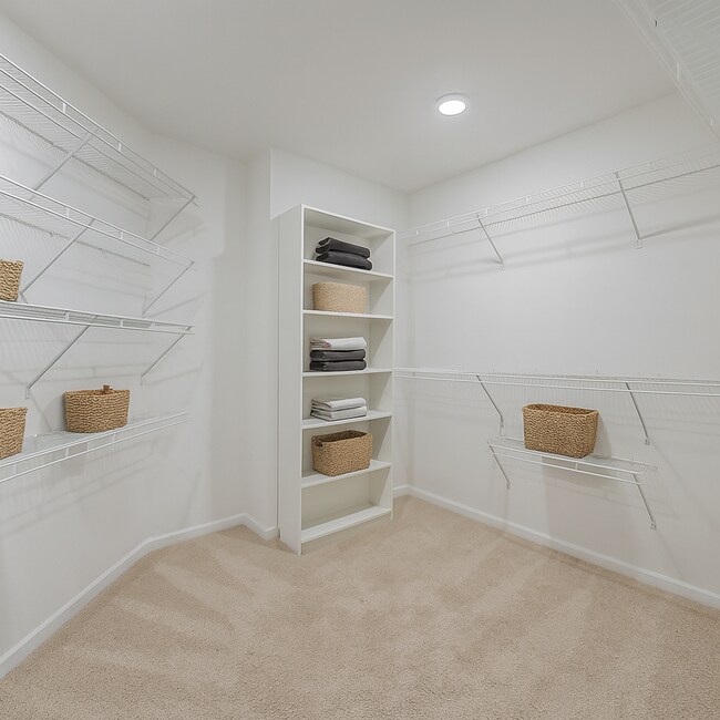 Building Photo - AVAILABLE NOW! Stunning 5-Bedroom Home in ...
