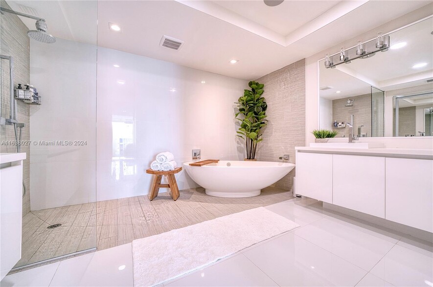 Main Bathroom - 300 Sunny Isles Blvd