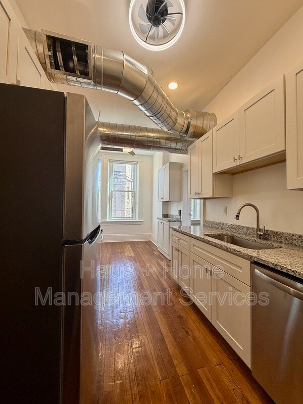 Building Photo - 906 Penn Ave