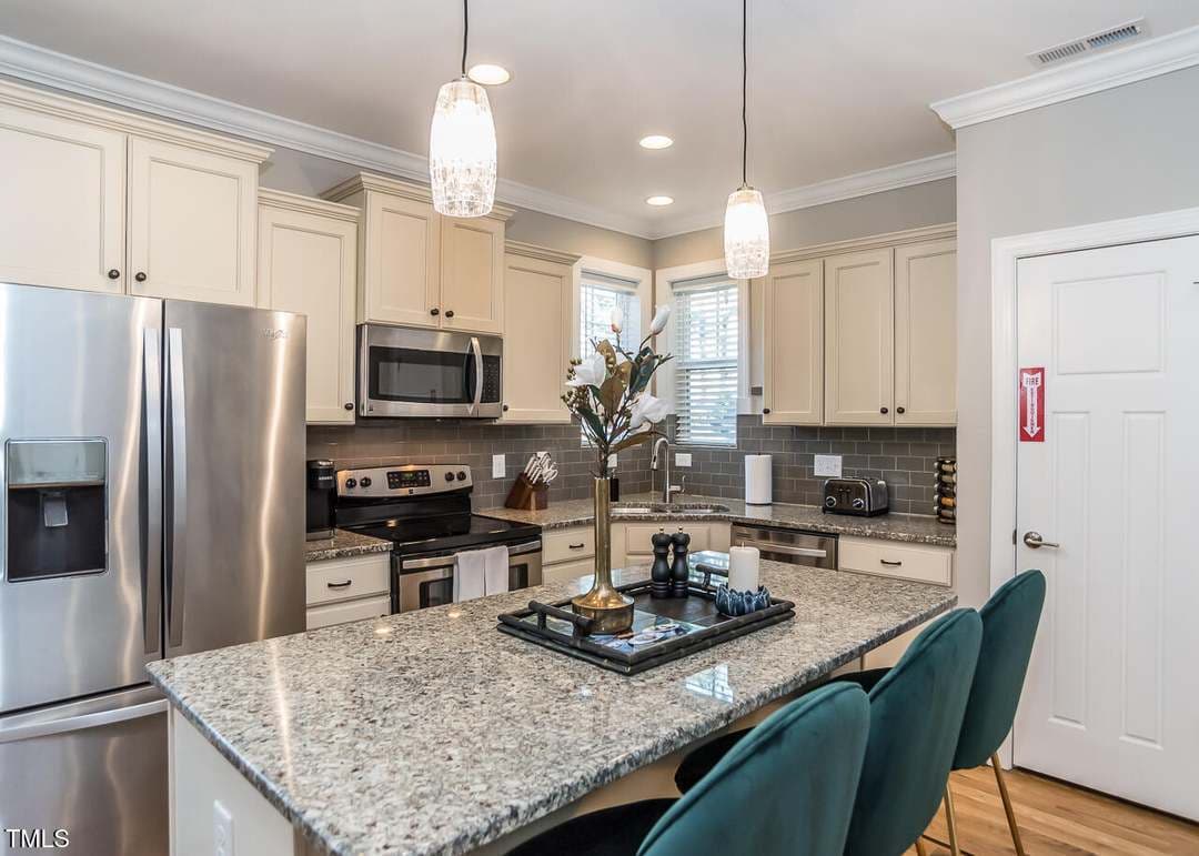 Building Photo - 151 Pineland Cir