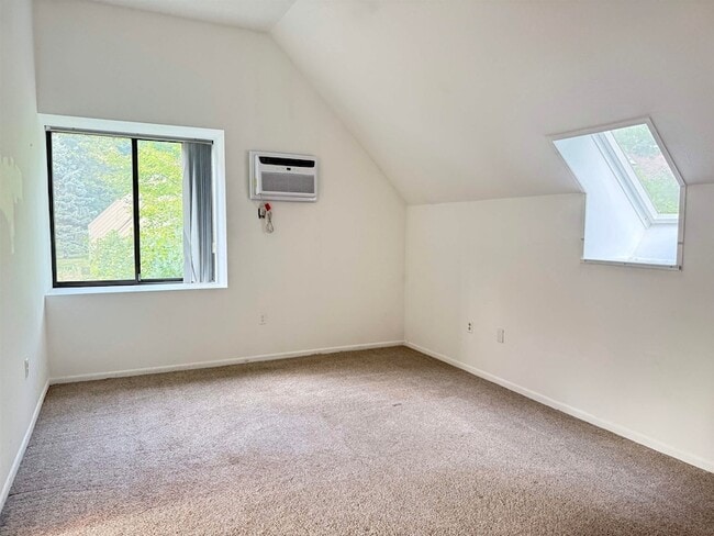 Building Photo - 4 Churchill Ct