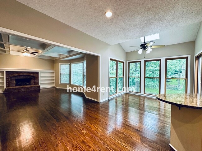 Building Photo - Blue Valley Schools, Granite Counters, Fin...