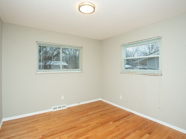 Building Photo - Charming 3 Bed 1 Bath Home