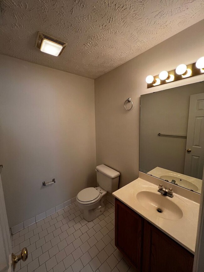 Building Photo - 1016 Ancestry Dr