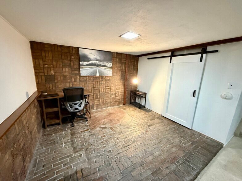 Building Photo - 6675 Fenton St