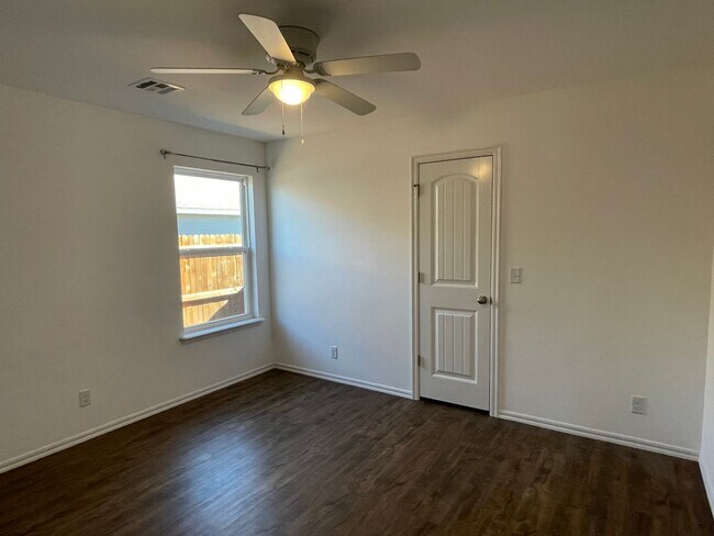 Building Photo - Spectacular 4 bedroom, 2 bath home in Owasso