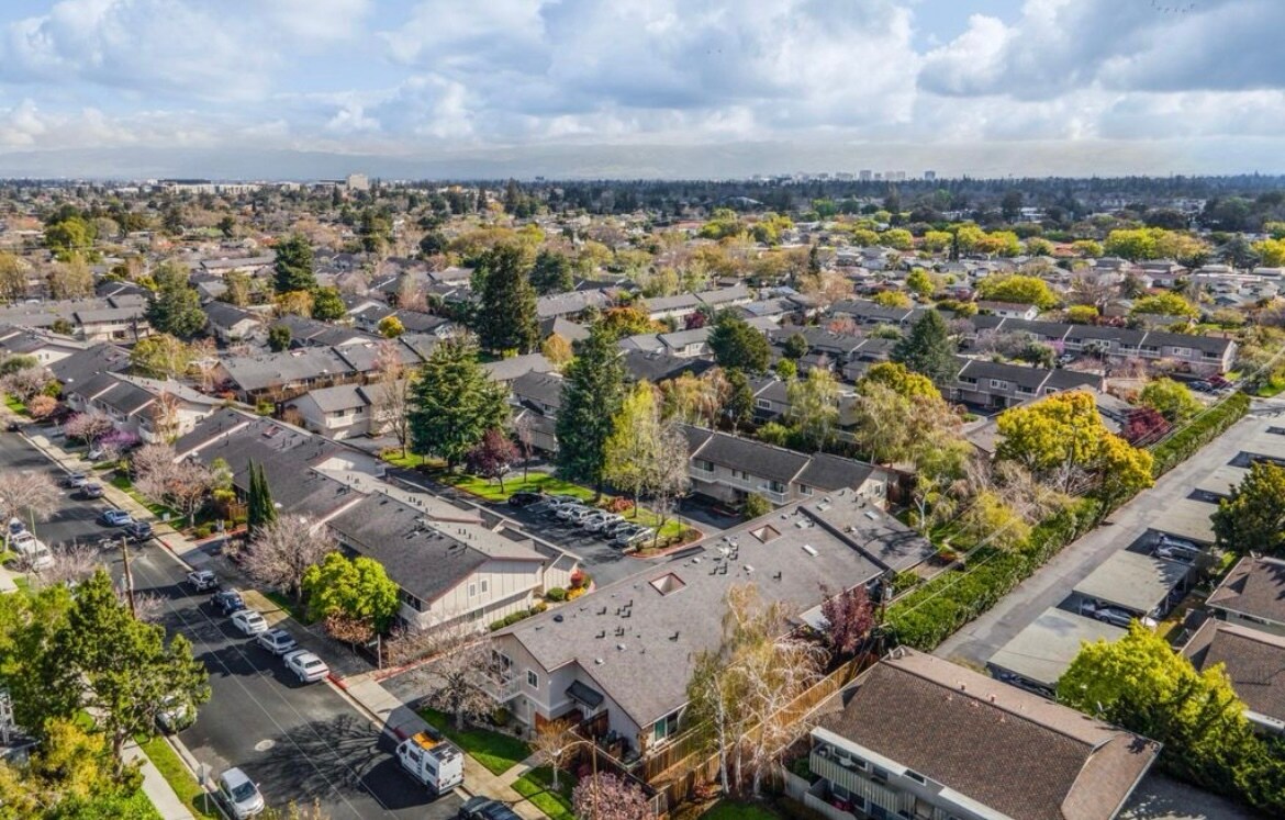 Building Photo - 1369 Cherrywood Sq