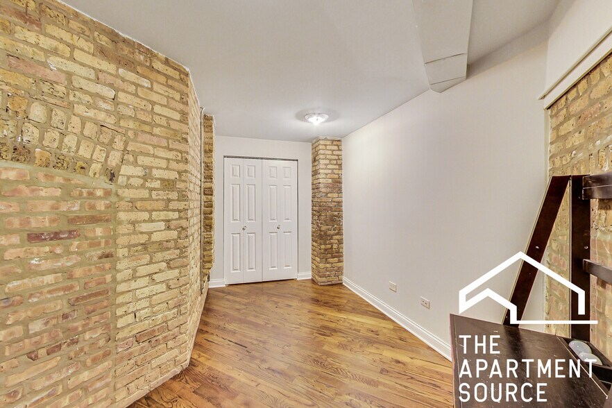 Building Photo - 1806 N Sheffield Ave