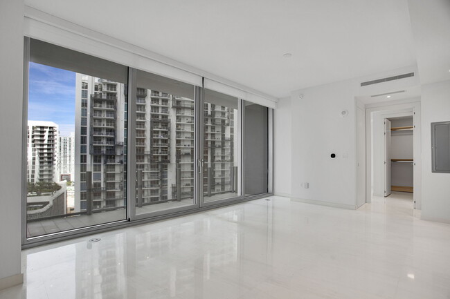 Building Photo - 300 Biscayne Blvd Way